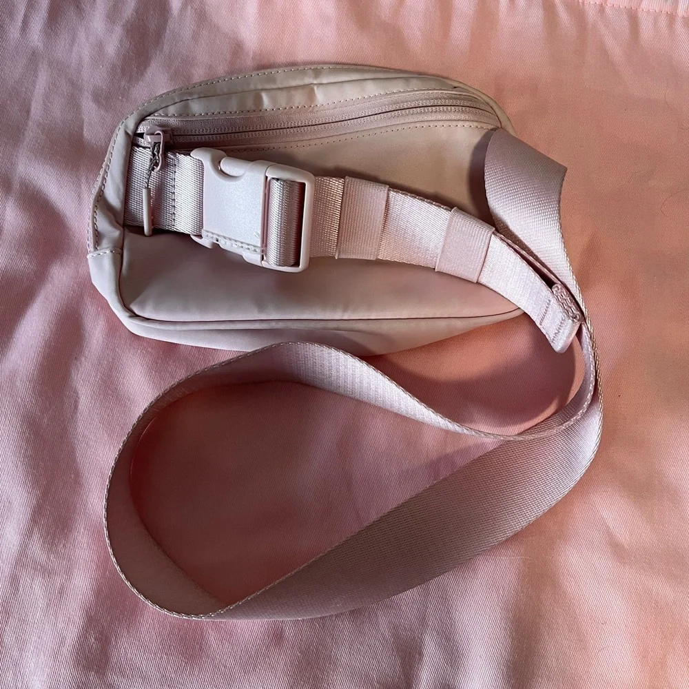 Lululemon belt bag in flush pink - Picture 4 of 10